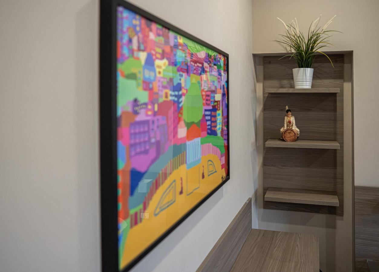 Famalu Apartments Наполи Екстериор снимка