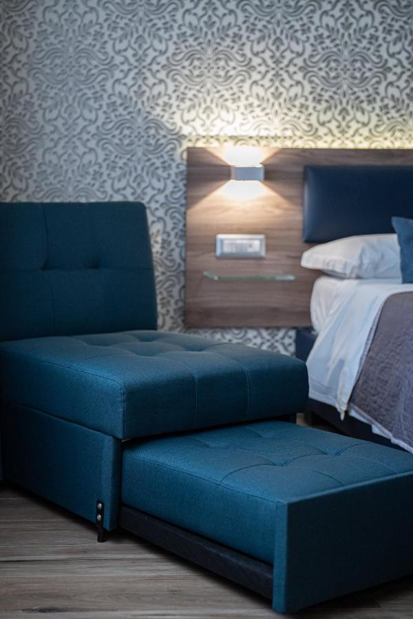 Famalu Apartments Наполи Екстериор снимка