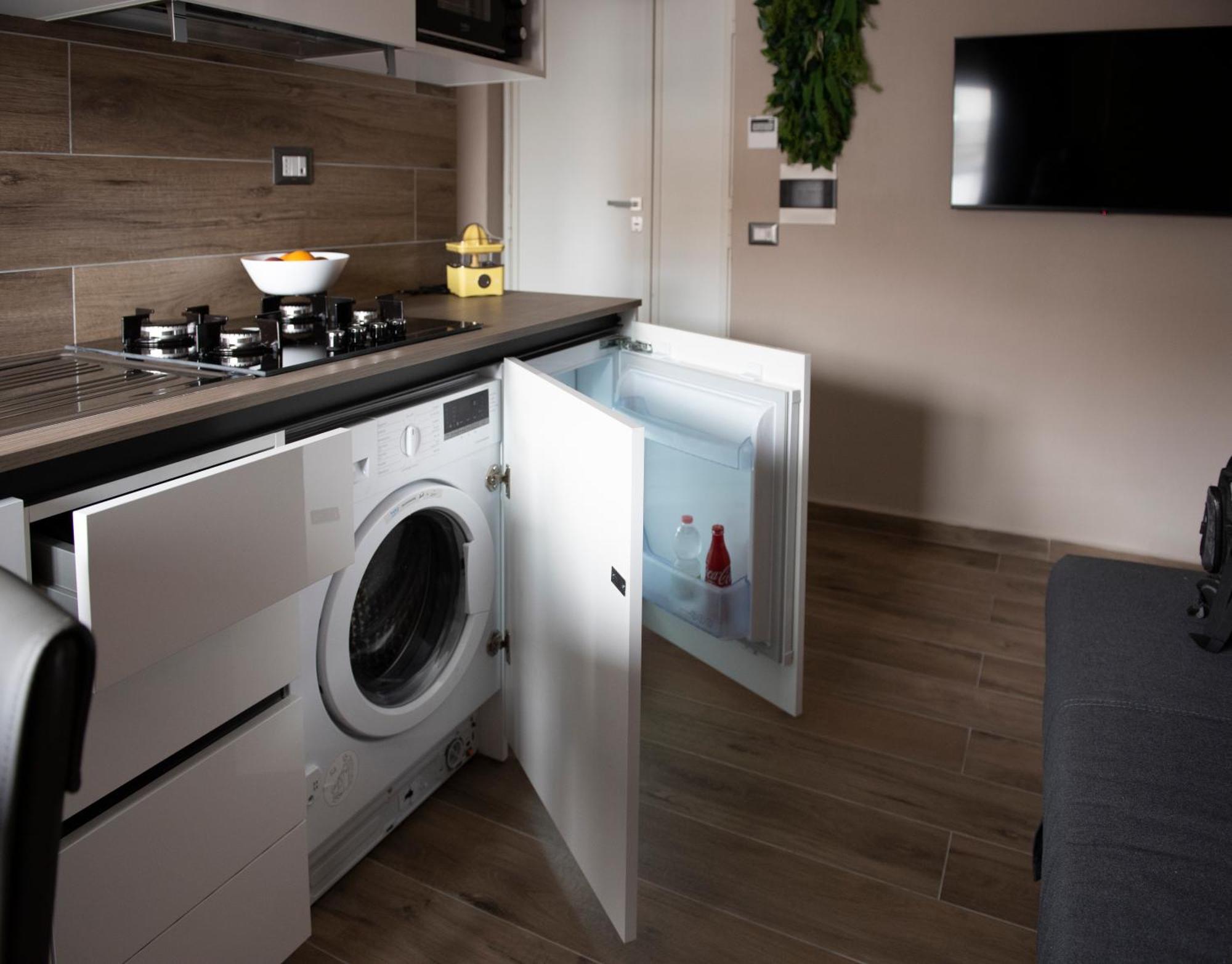 Famalu Apartments Наполи Екстериор снимка