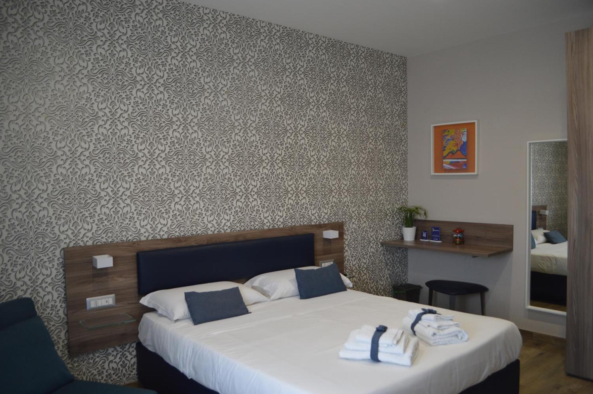 Famalu Apartments Наполи Екстериор снимка