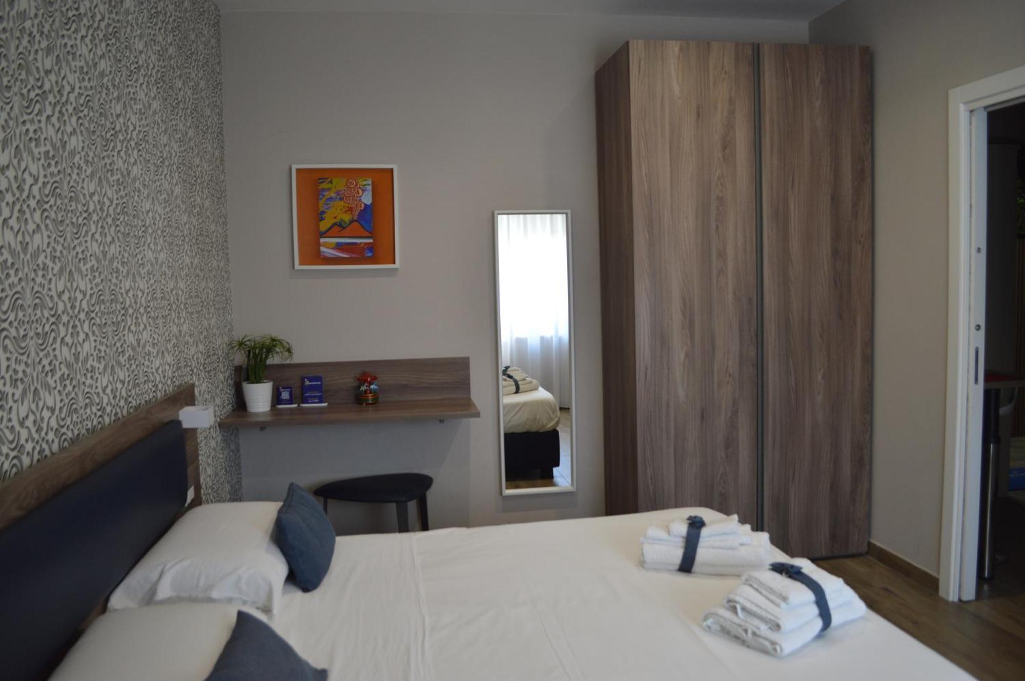 Famalu Apartments Наполи Екстериор снимка