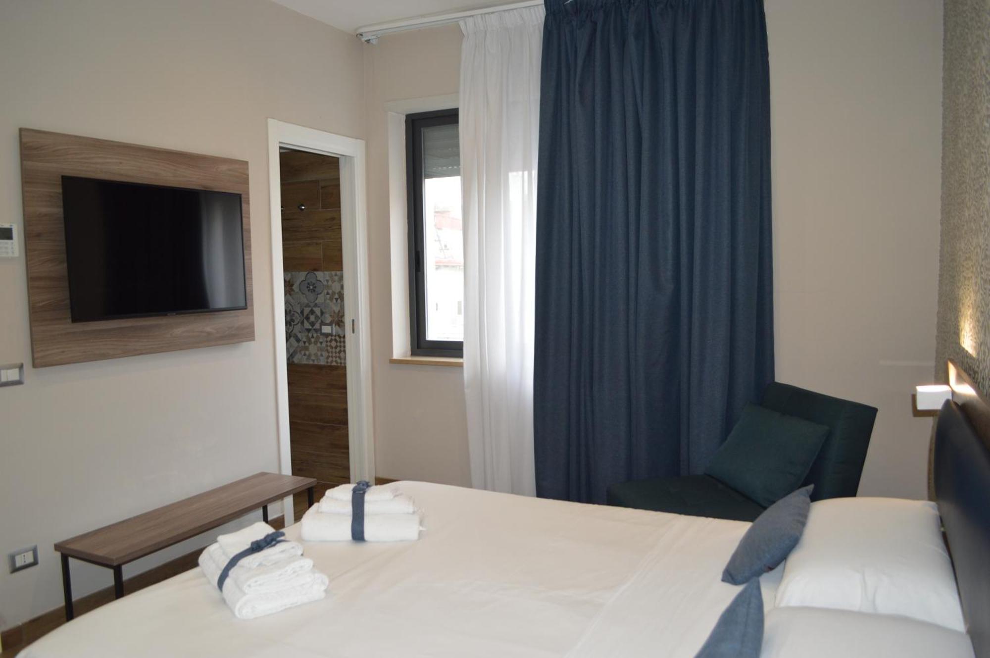 Famalu Apartments Наполи Екстериор снимка