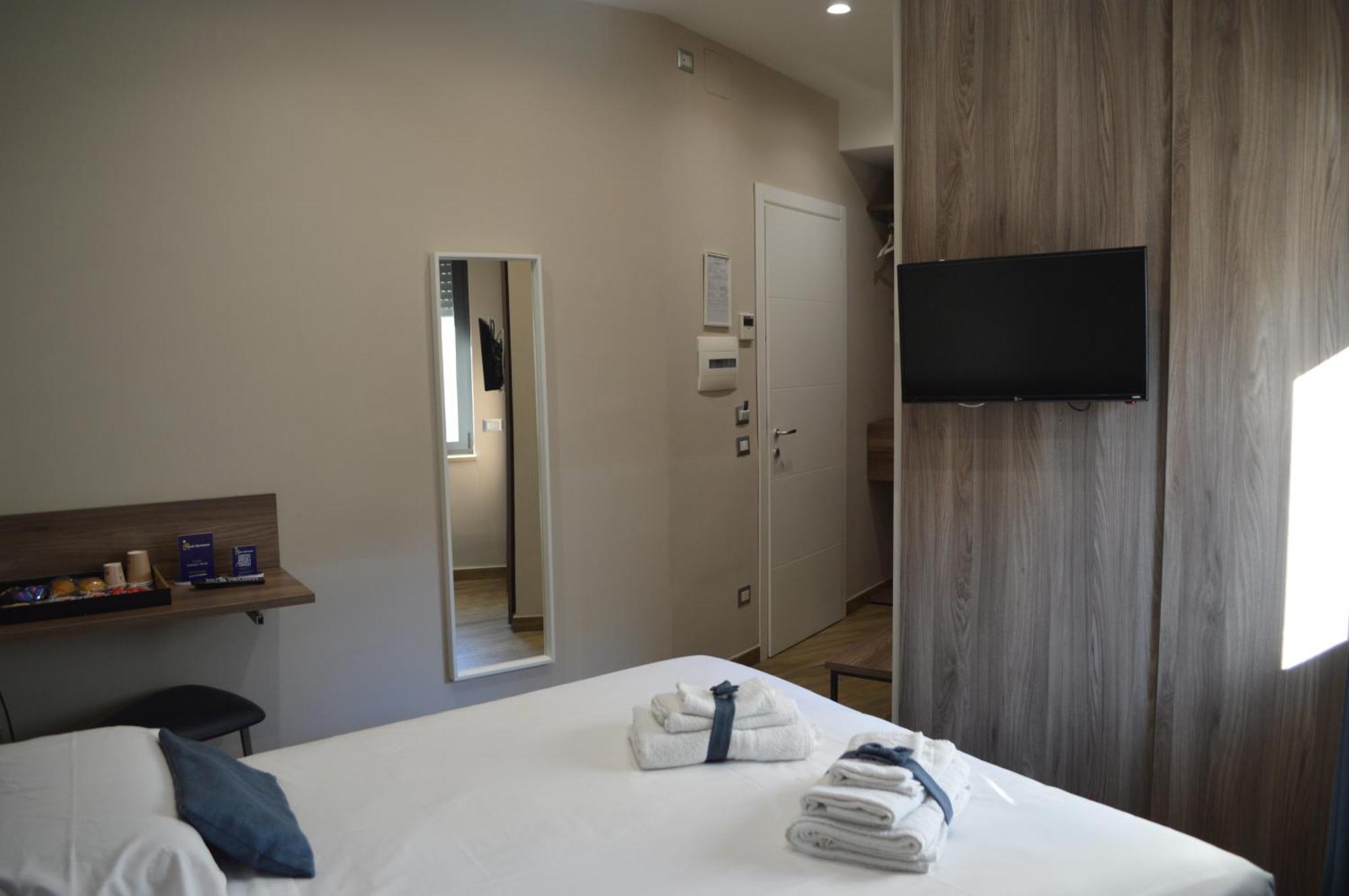 Famalu Apartments Наполи Екстериор снимка